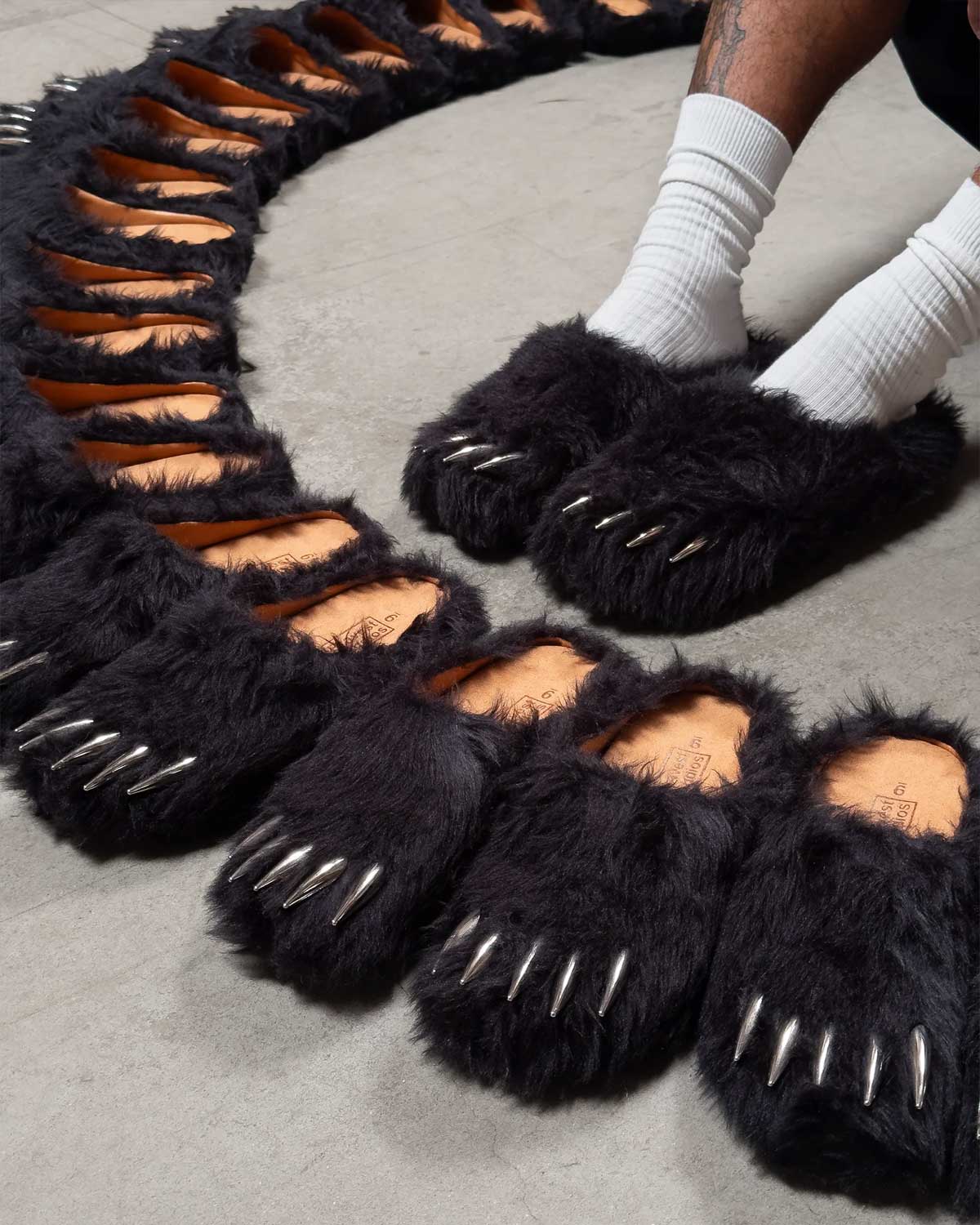 Bravest Studios Bear Claw Mule Black